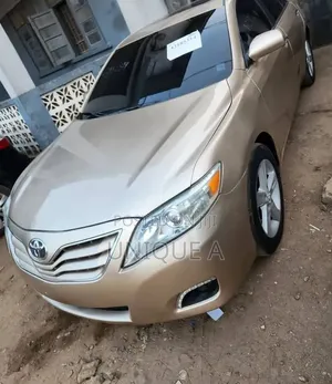 Toyota Camry 2010 Gold
