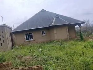 4 Bedrooms Uncompleted Building