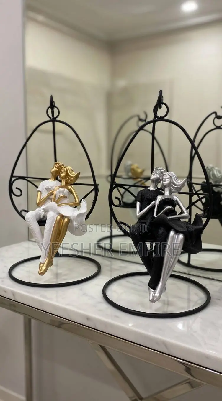 Decor Figurine