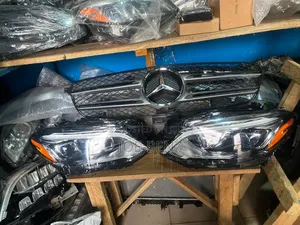 Gle350 2017 Headlight and Bumper and Grill