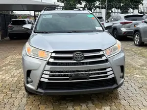 Toyota Highlander 2018 Silver