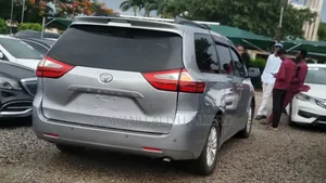 Toyota Sienna 2016 Gray