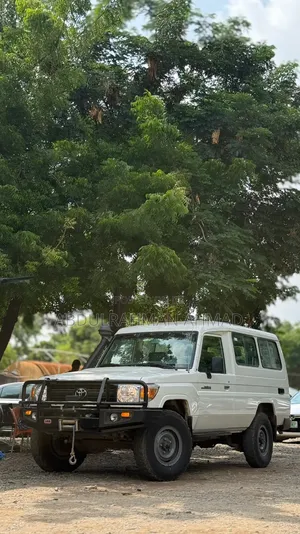 Toyota Land Cruiser 2022 White