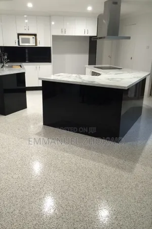Epoxy/Flakes Floor