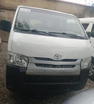 Toyota HiAce 2014 White