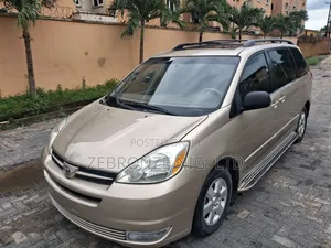 Toyota Sienna 2005 Gold