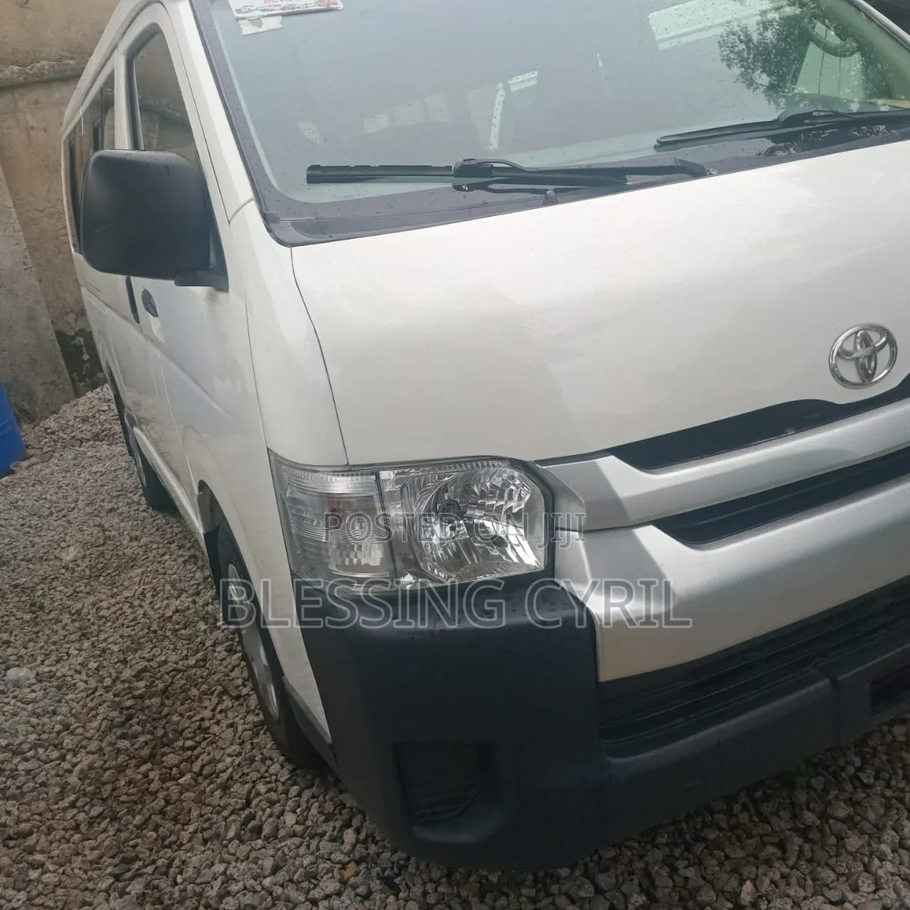 Toyota HiAce 2012 White