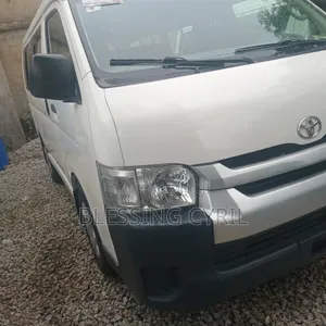 Toyota HiAce 2012 White