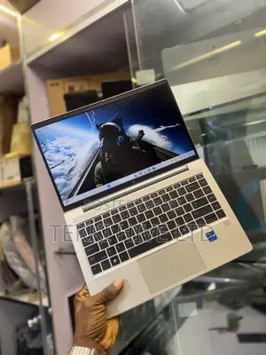 Laptop HP EliteBook 640 G9 16GB Intel Core i7 SSD 256GB