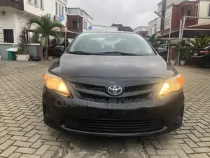 Toyota Corolla Base 4dr Sedan (1.8L 4cyl 5M) 2010 Black