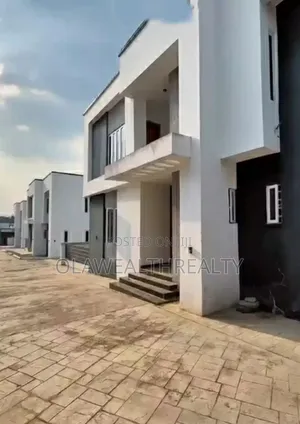 4bdrm Duplex in Carlton Gate Estate, Akobo for rent