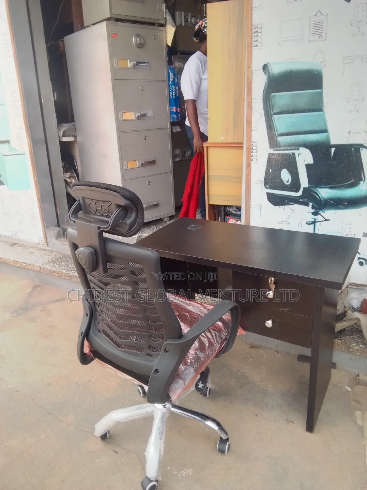 Office Chair and Table
