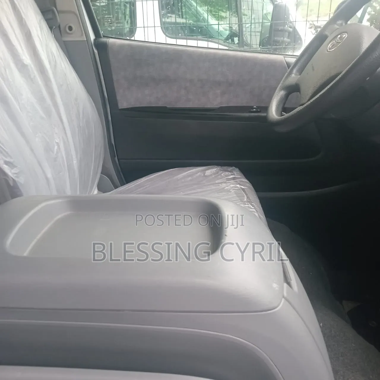 Toyota HiAce 2012 Silver