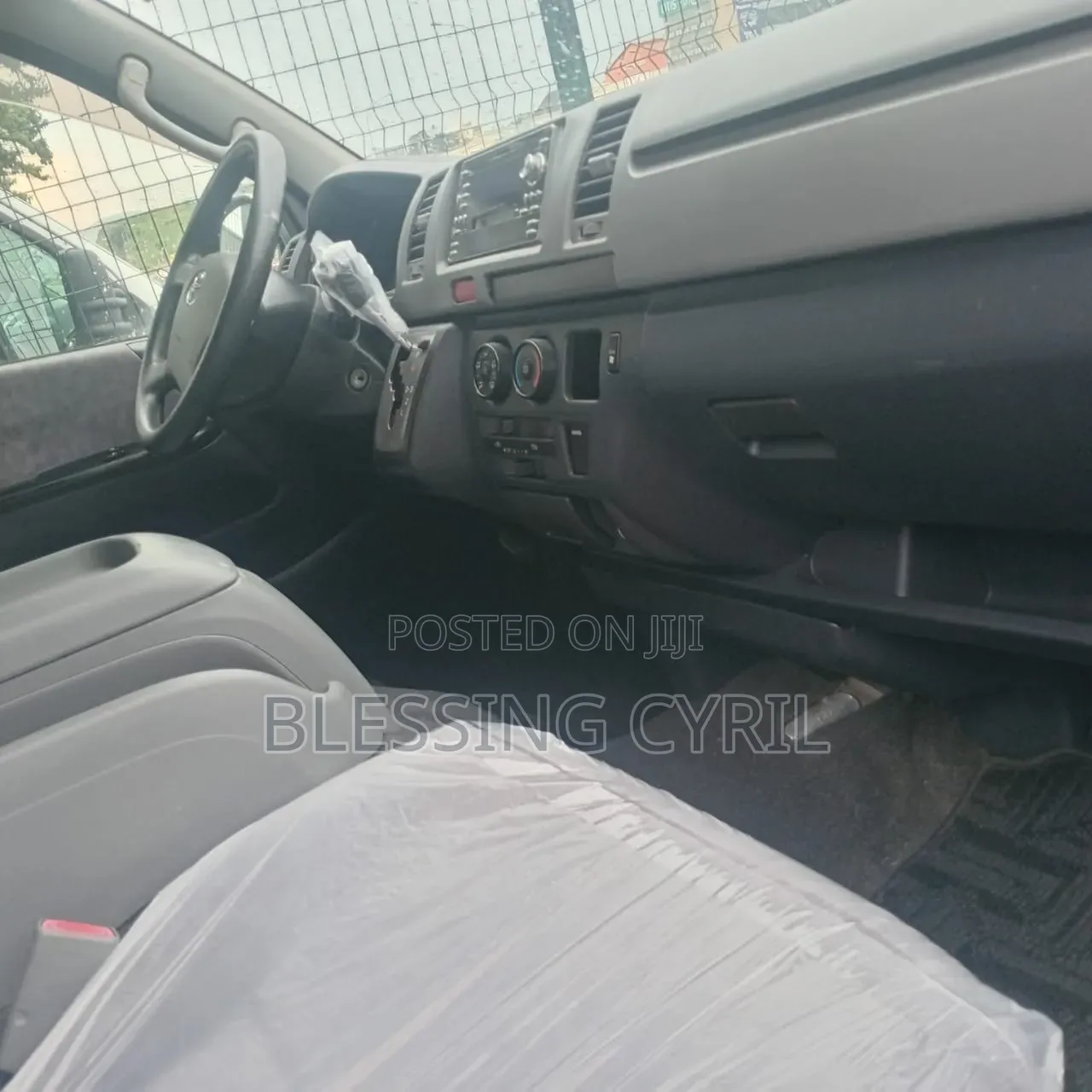 Toyota HiAce 2012 Silver
