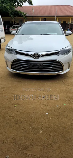 Toyota Avalon Touring FWD Sedan (3.6L 6cyl 6A) 2016 White