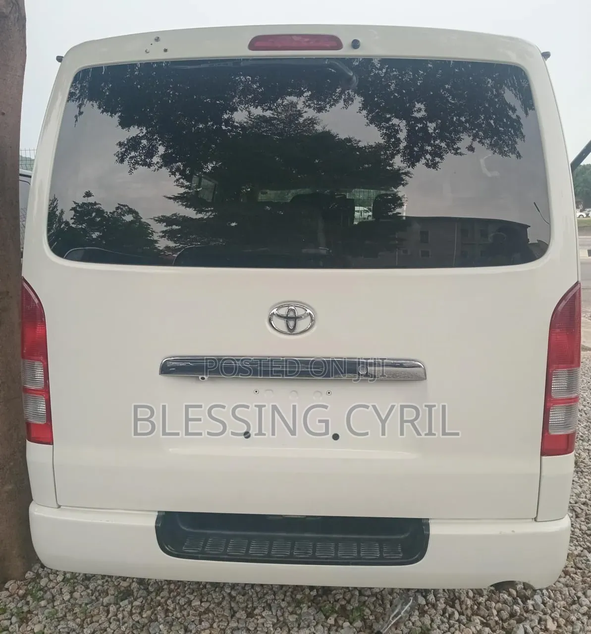 Toyota HiAce 2012 White