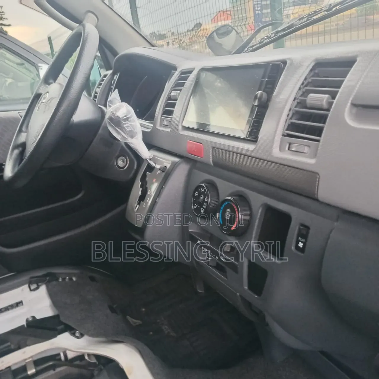 Toyota HiAce 2012 White