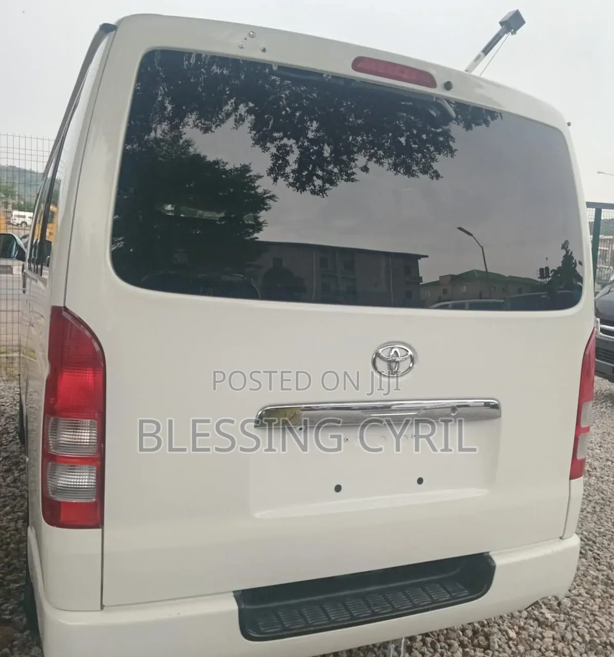 Toyota HiAce 2012 White