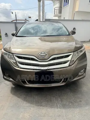 Toyota Venza AWD 2012 Gold
