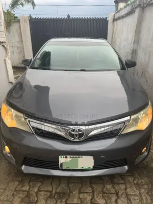 Toyota Camry XLE 4dr Sedan (2.5L 4cyl 6A) 2013 Gray