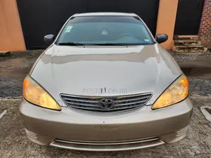 Toyota Camry 2005 Gold