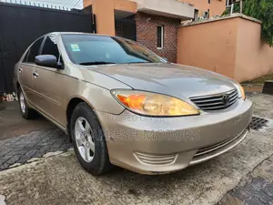 Toyota Camry 2005 Gold