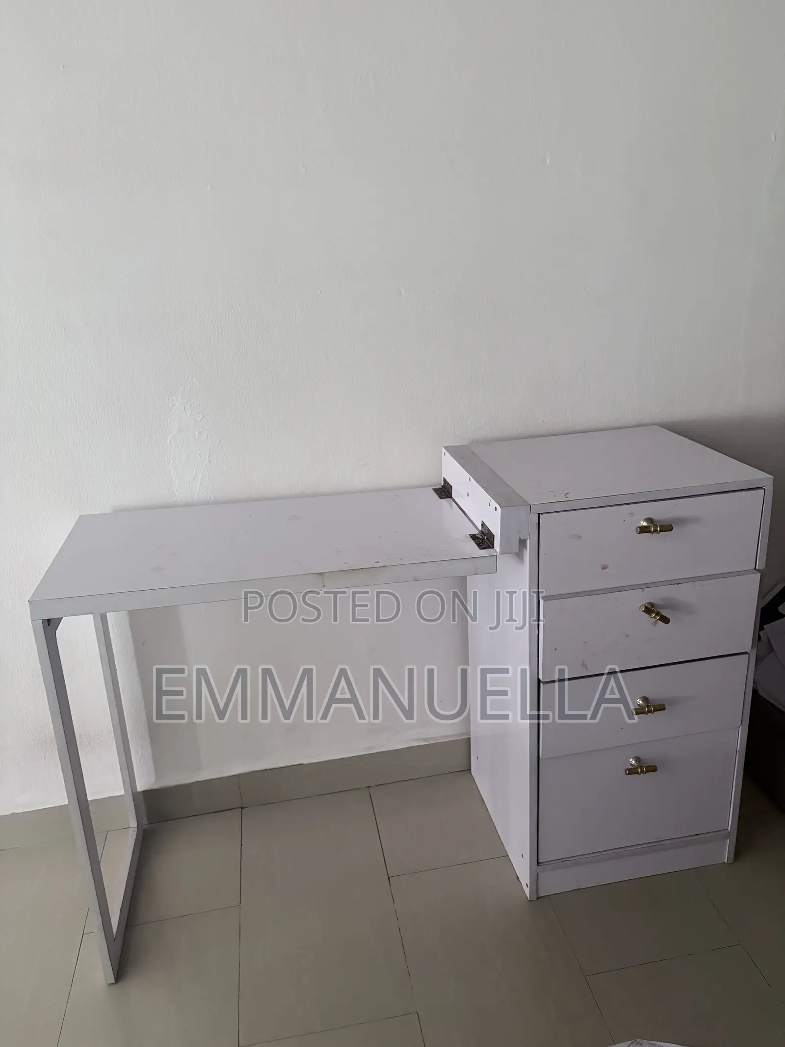 Foldable Nail Tech Table