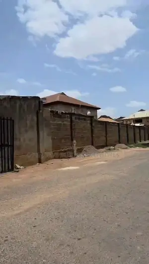 5bdrm Bungalow in Beside Omobolanle, Akobo for sale
