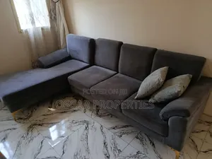 L Shaep Chair