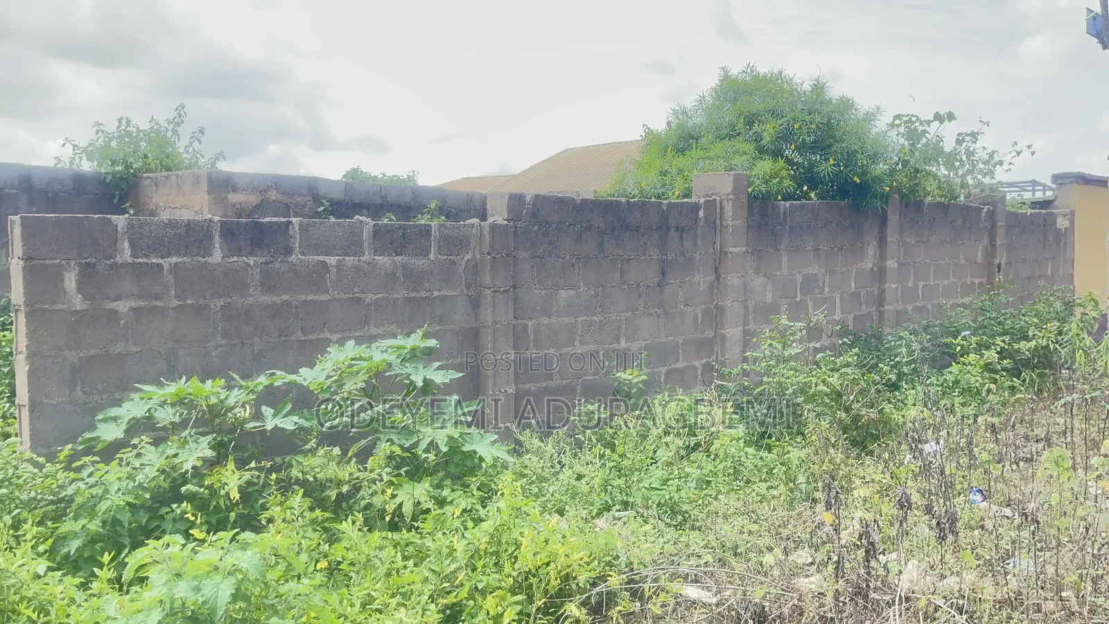 Uncompleted 3 Bedrooms With 3 Shop At Iyana Agbala