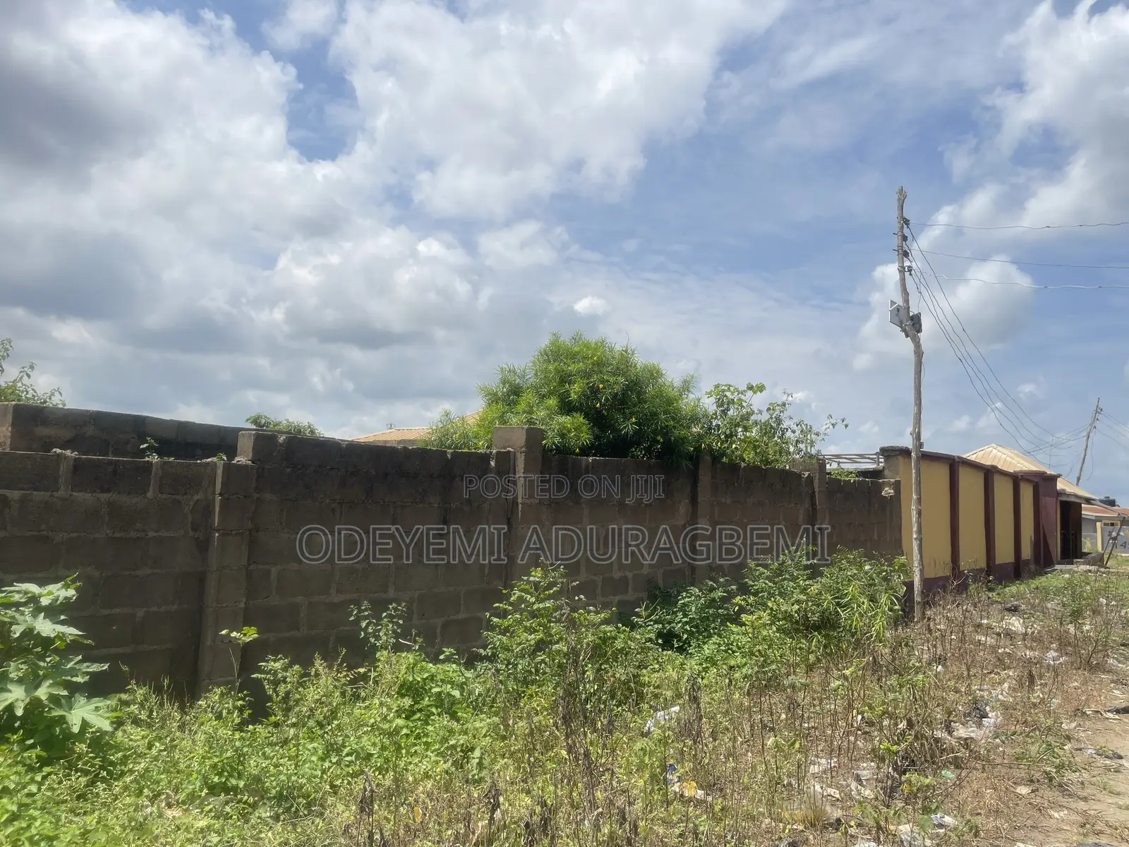 Uncompleted 3 Bedrooms With 3 Shop At Iyana Agbala