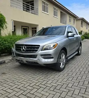 Mercedes-Benz M Class ML350 4MATIC 4dr SUV AWD (3.5L 6cyl 7A) 2014 Gray