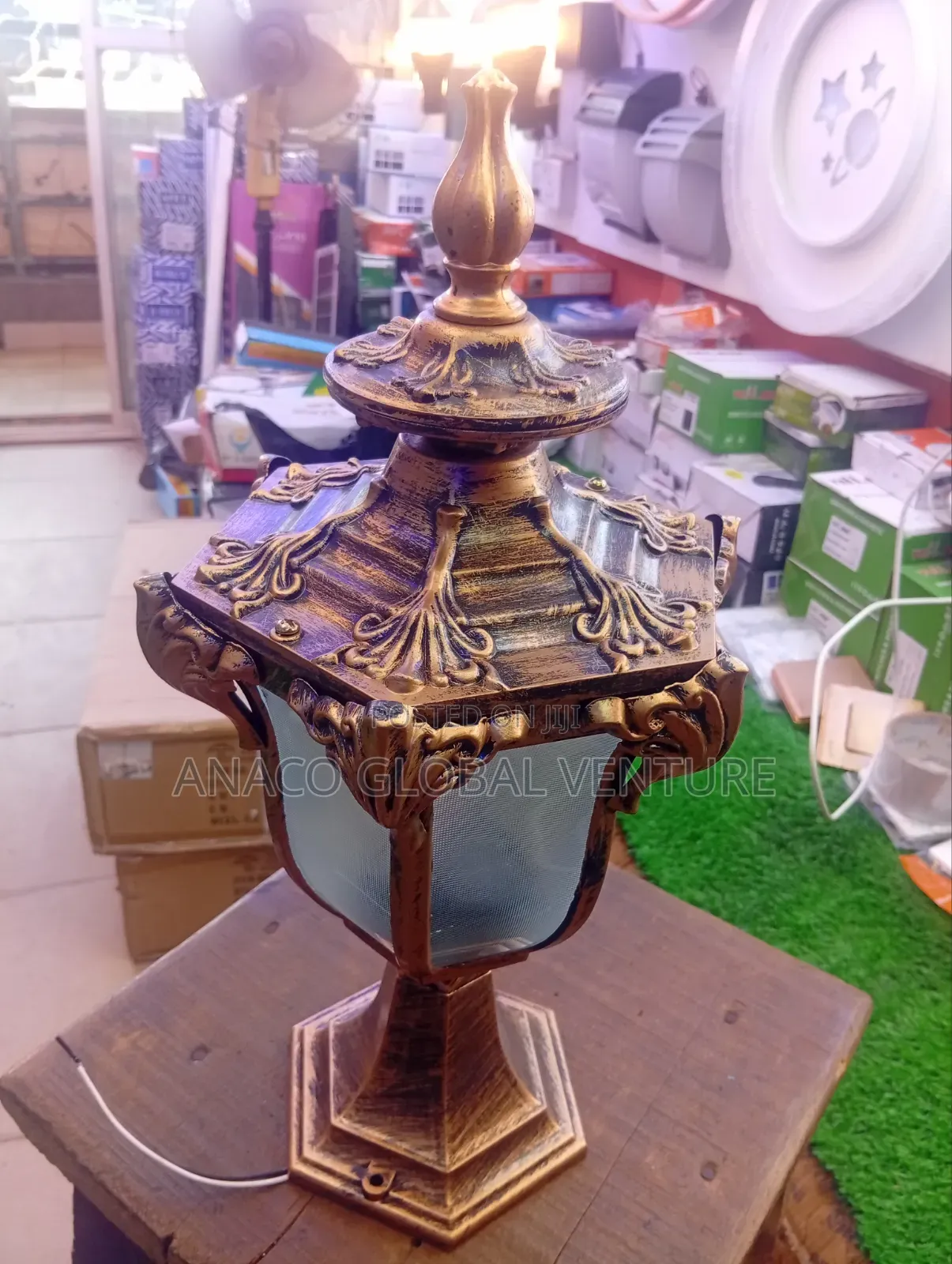 Cast Body Pillar Light