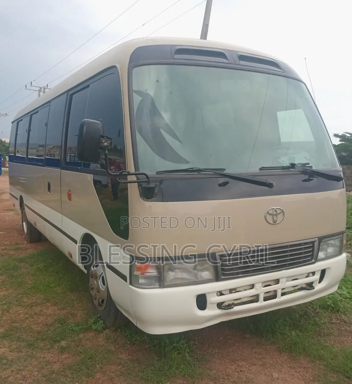 Toyota Coaster 2010 Gold