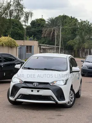 Toyota Yaris 2021 White