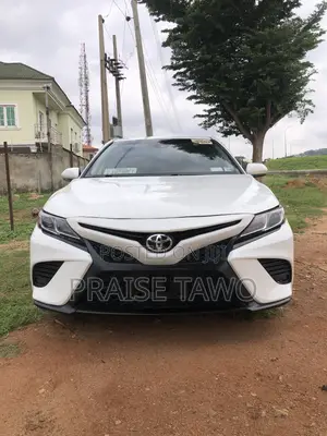 Toyota Camry 2018 White