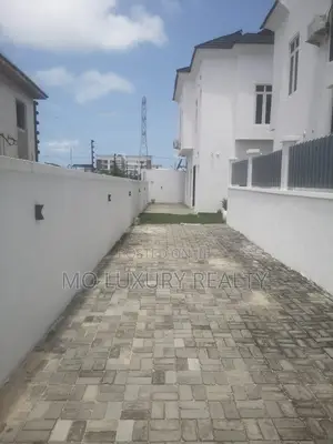 3bdrm Apartment in Lekki Phase 1 for rent