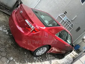 Toyota Camry LE 4dr Sedan (2.5L 4cyl 6A) 2013 Red