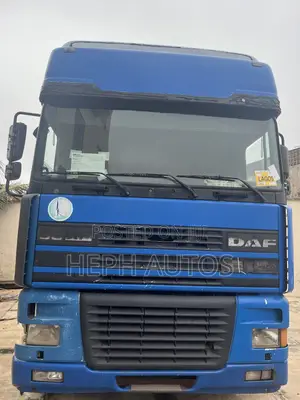 Blue Daf Xf Trailer Head
