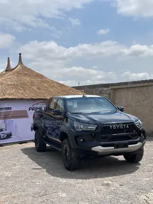 New Toyota Hilux 2025 Black