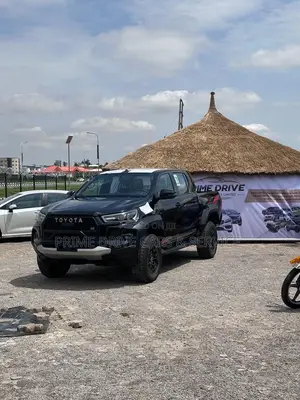 New Toyota Hilux 2025 Black