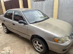 Toyota Corolla Sedan 2001 Gold