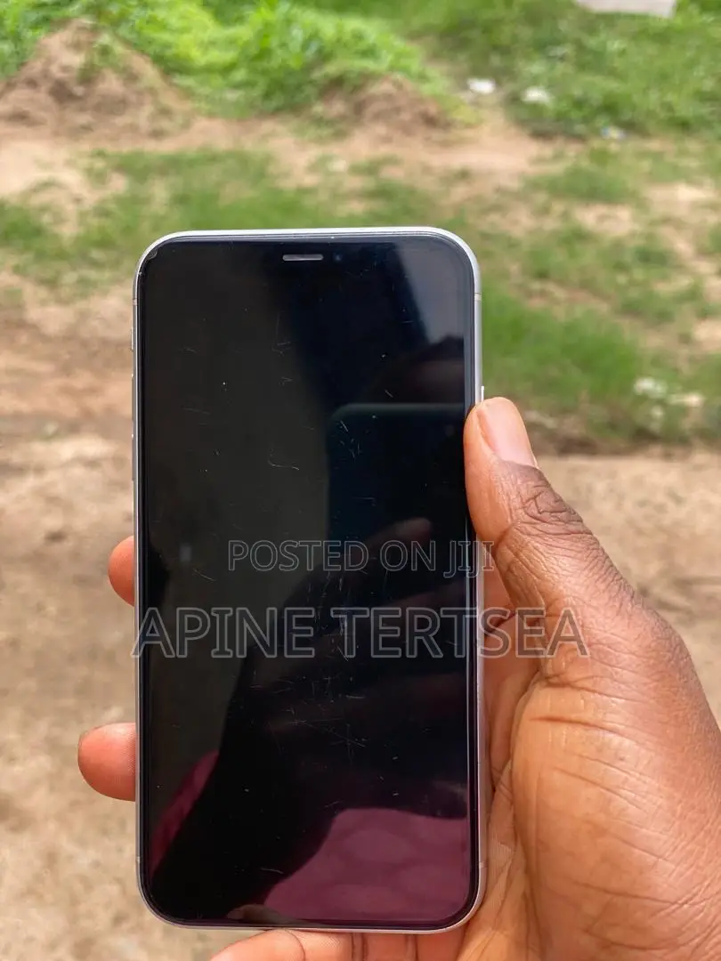 Apple iPhone XR 64 GB White
