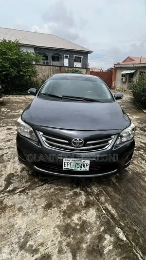 Toyota Corolla 2011 Gray