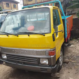Toyota Dyna 100 1999 Yellow