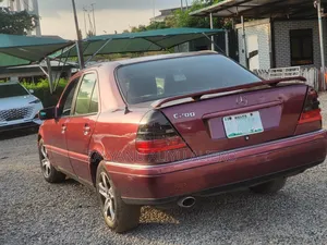 Mercedes-Benz C180 2006 Red