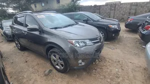Toyota RAV4 XLE 4dr SUV AWD (2.5L 4cyl 6A) 2015 Brown