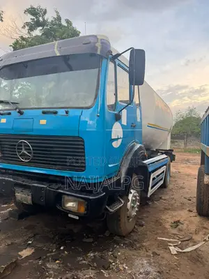 Mercedes-Benz 9.6 Tons LPG Bobtail Truck 2023 Blue for Sale