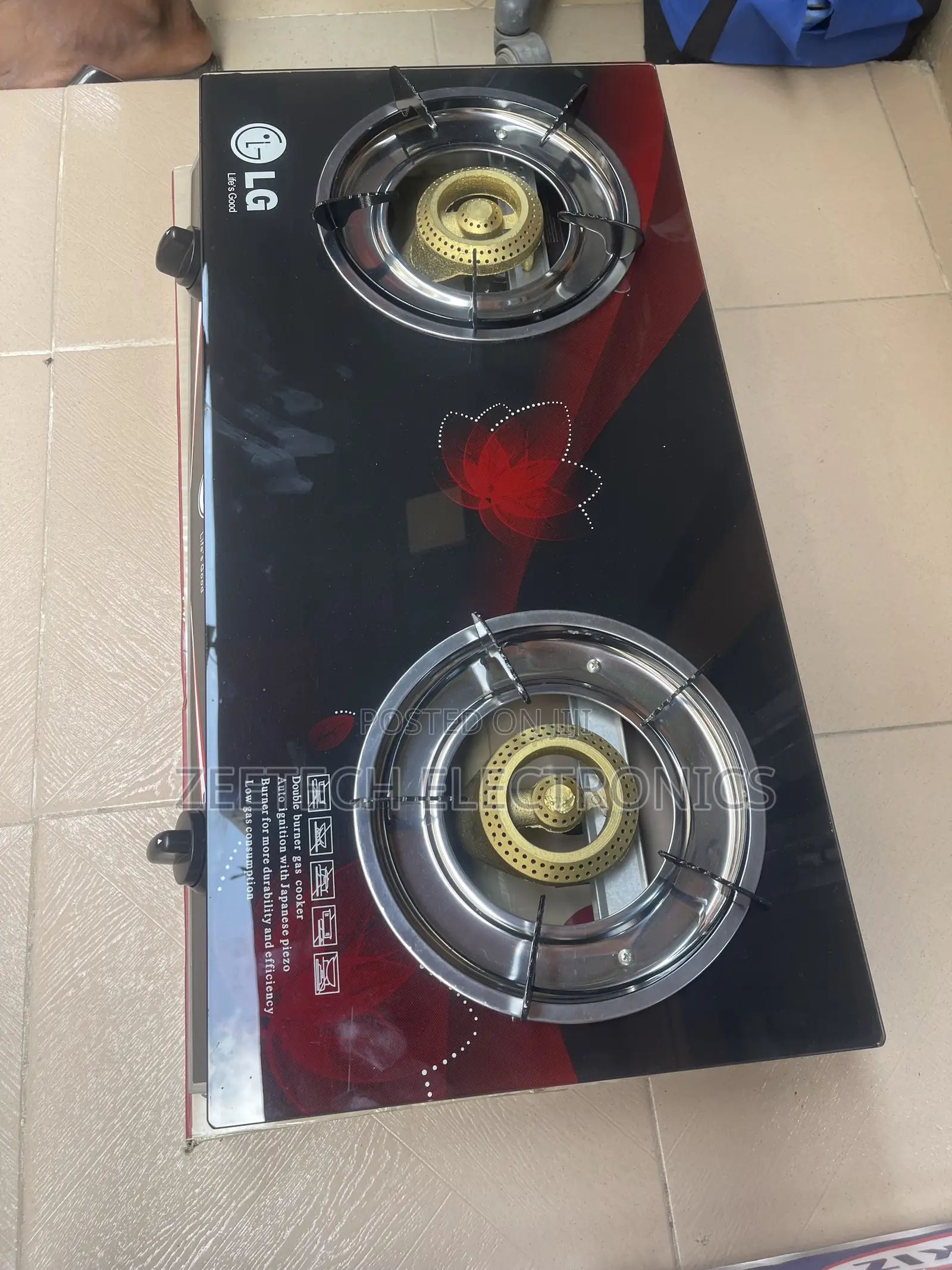Lg Cooker Features Two Burners With Brass Components