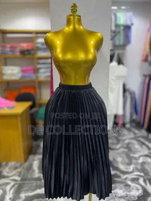 Classic Pleated Skirt S for Classic Ladies